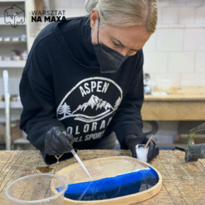 dekoracje z żywicy - lanie fali